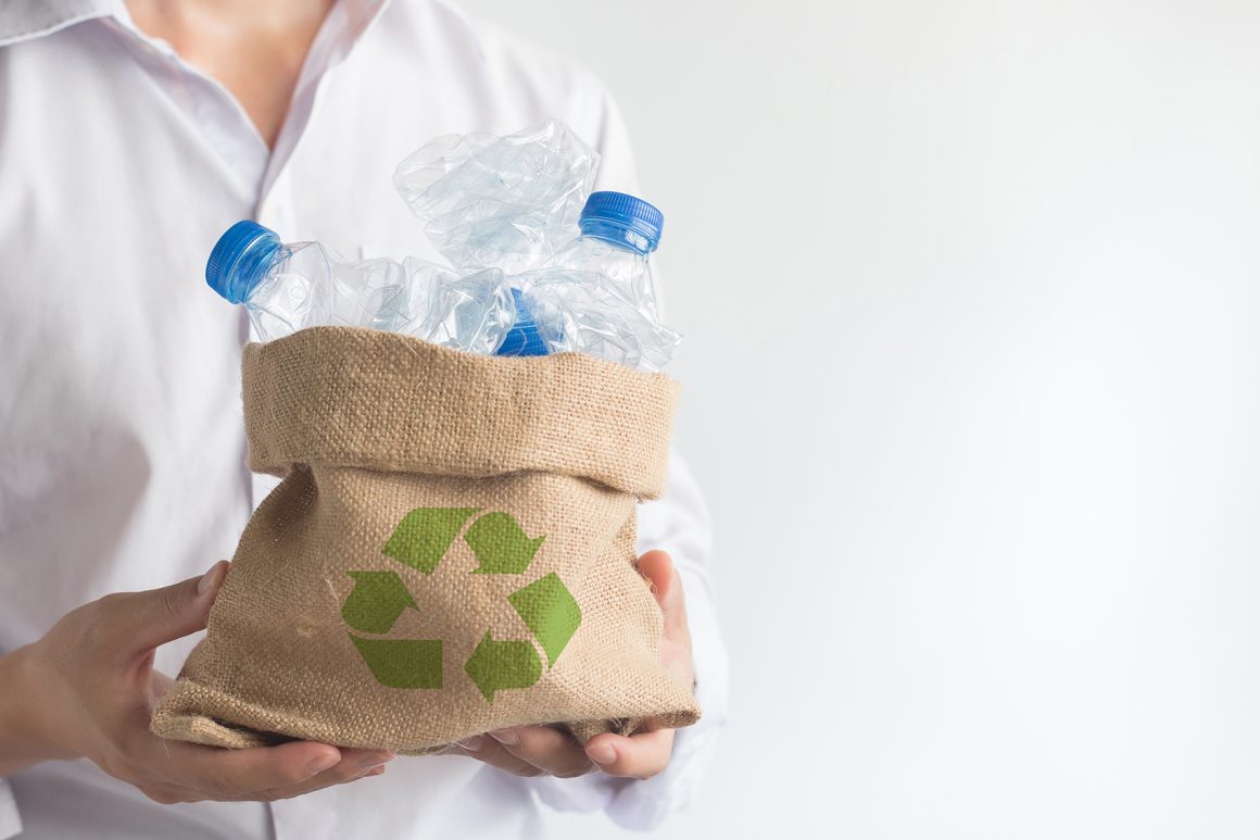 ¿Por qué es importante clasificar los plásticos antes de reciclarlos?