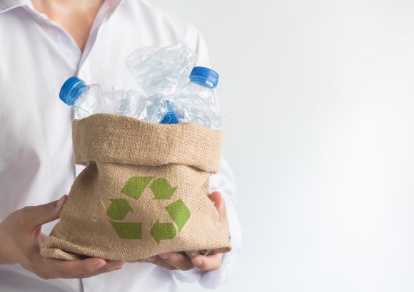 ¿Por qué es importante clasificar los plásticos antes de reciclarlos?